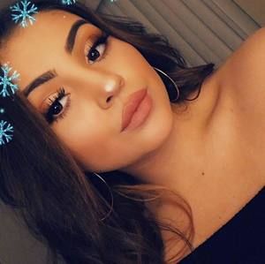 Meet your Posher, Desiree